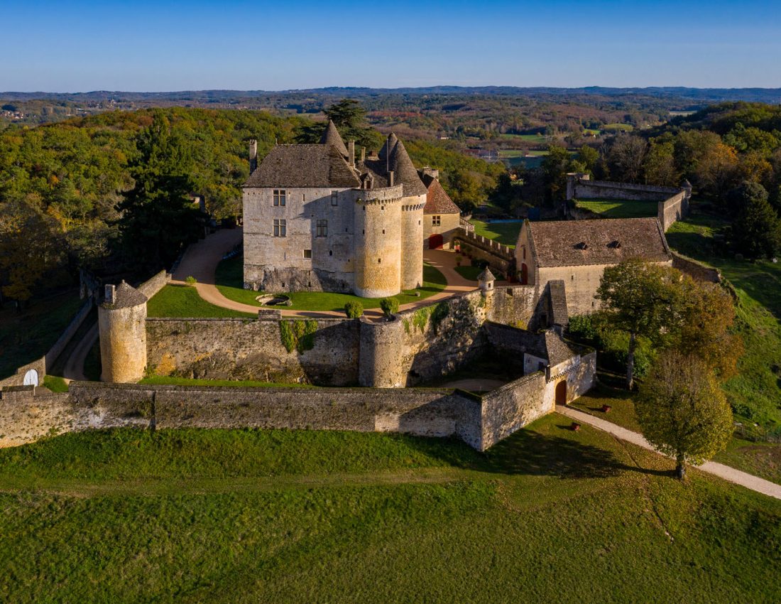 Chateau Fenelon Dordogne Perigord vue trois enceintes
