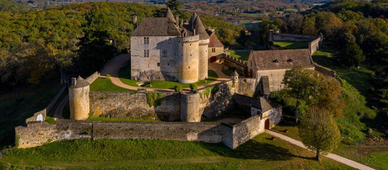 Chateau Fenelon Dordogne Perigord vue trois enceintes